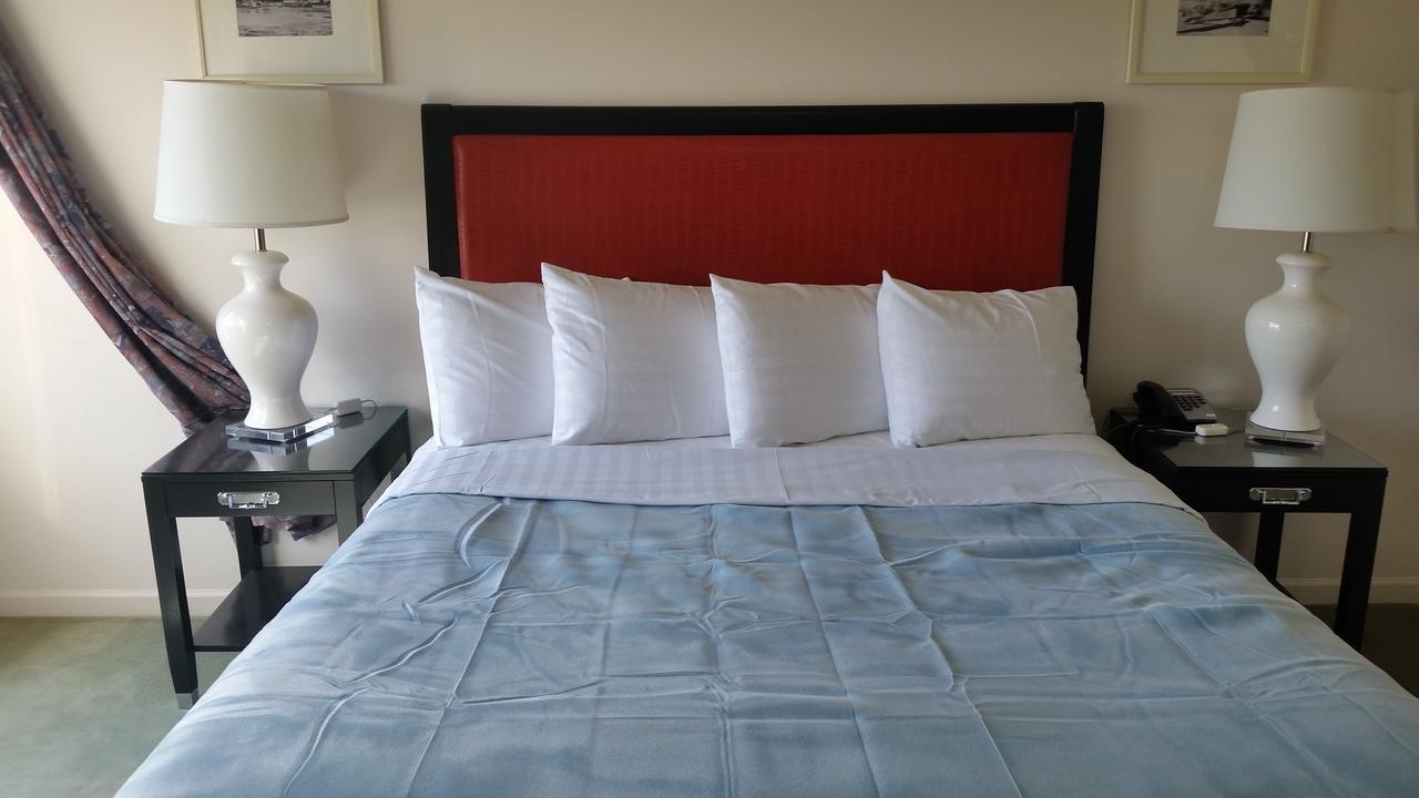 Orca Inn Suites ファーンデール エクステリア 写真