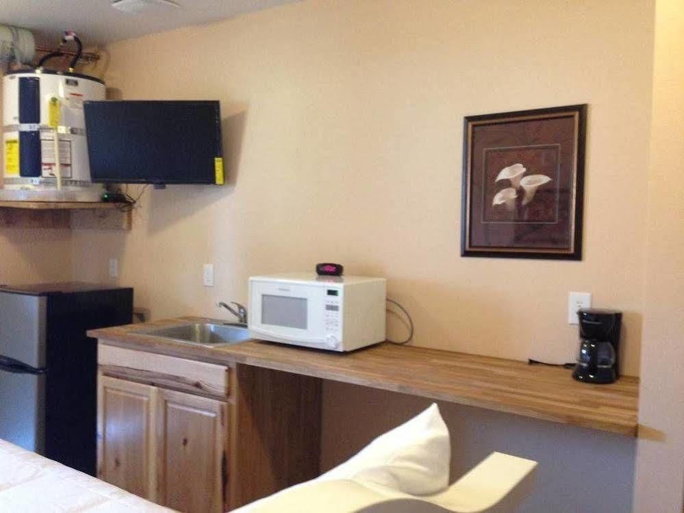 Orca Inn Suites ファーンデール エクステリア 写真
