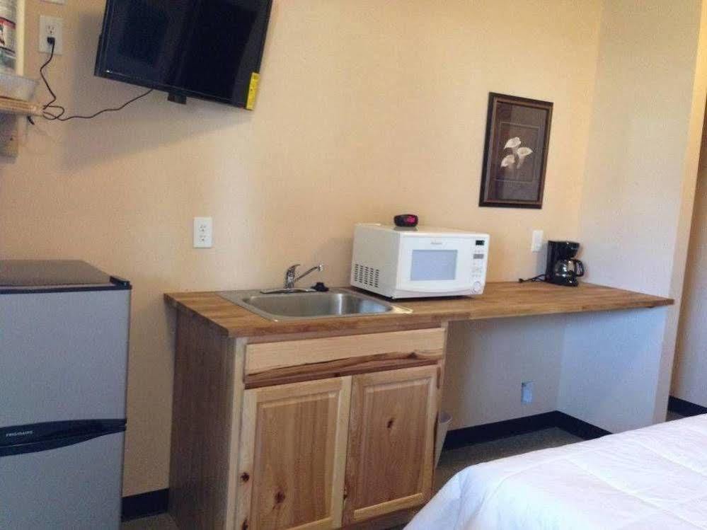 Orca Inn Suites ファーンデール エクステリア 写真