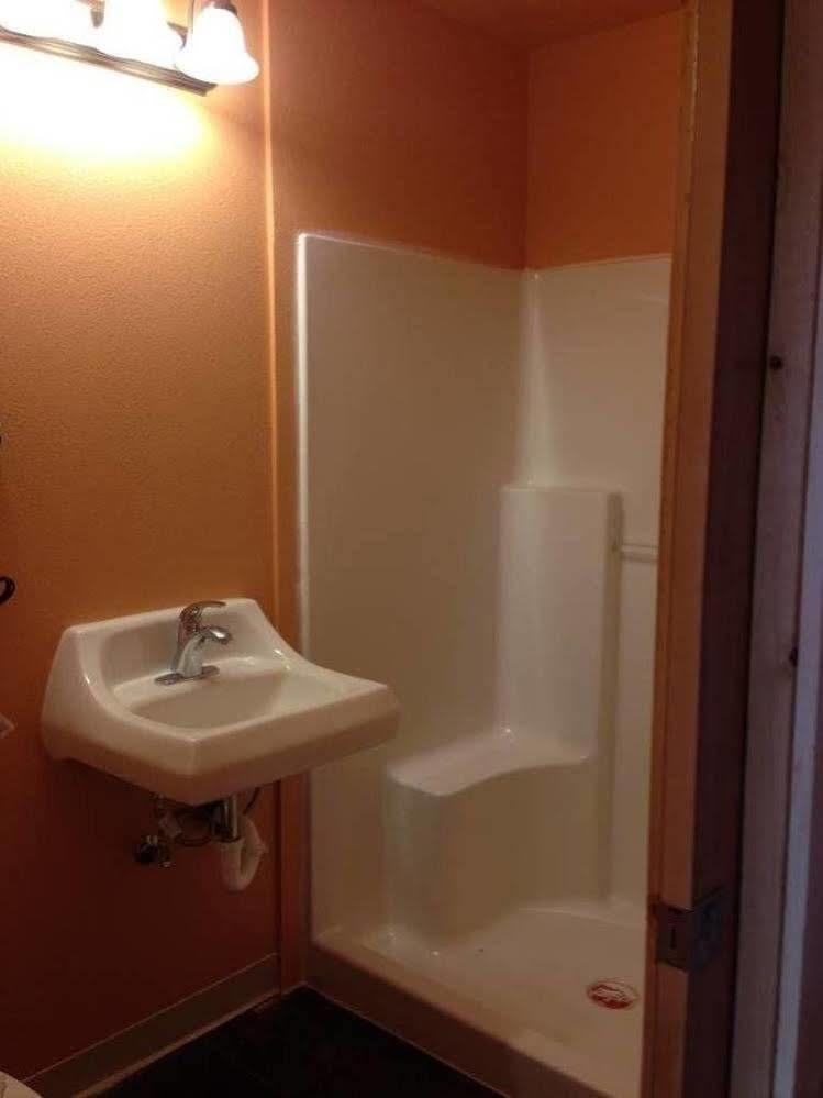 Orca Inn Suites ファーンデール エクステリア 写真