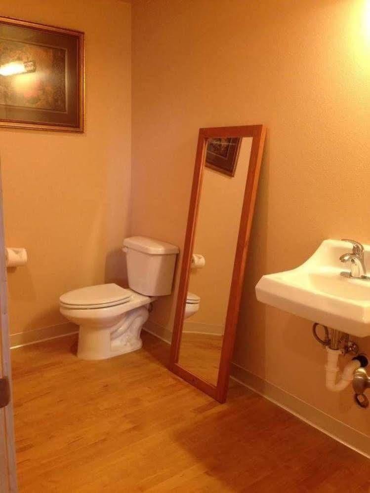 Orca Inn Suites ファーンデール エクステリア 写真