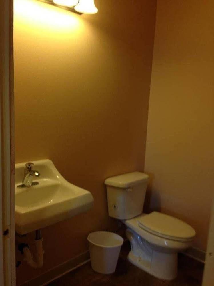 Orca Inn Suites ファーンデール エクステリア 写真
